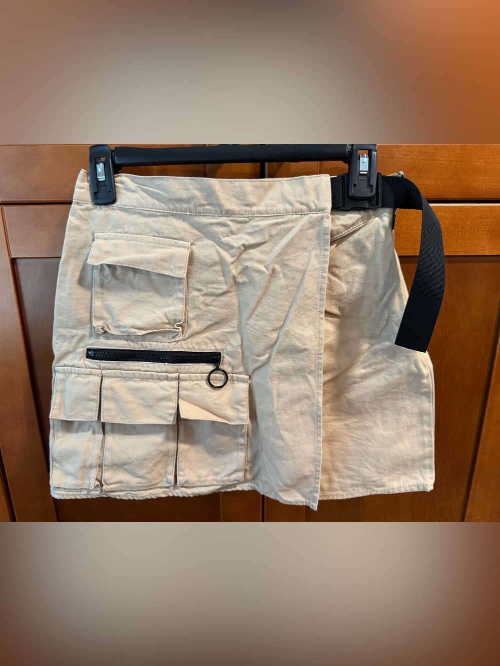 Forever 21 Cargo Shorts in Beige Size Small